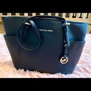 Michael Kors Large Saffiano Leather Top-Zip Tote Bag in BLACK